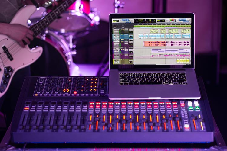 Remix Sanatı: Hit Şarkıları Farklı Türlere Taşıyan Düzenlemeler